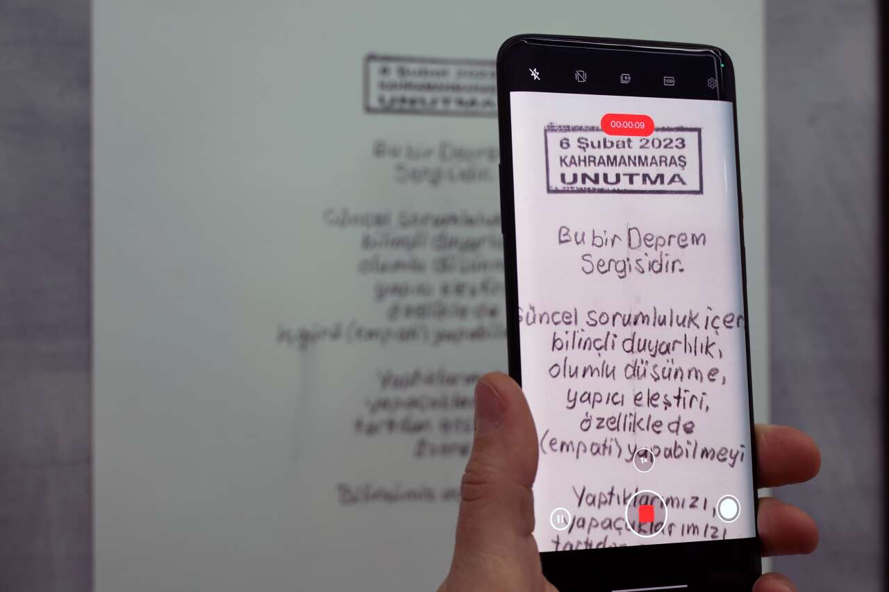 Depremin Acısı Tuvale Yansıdı: “Unutma” Sergisi 04.17’de Açıldı 14